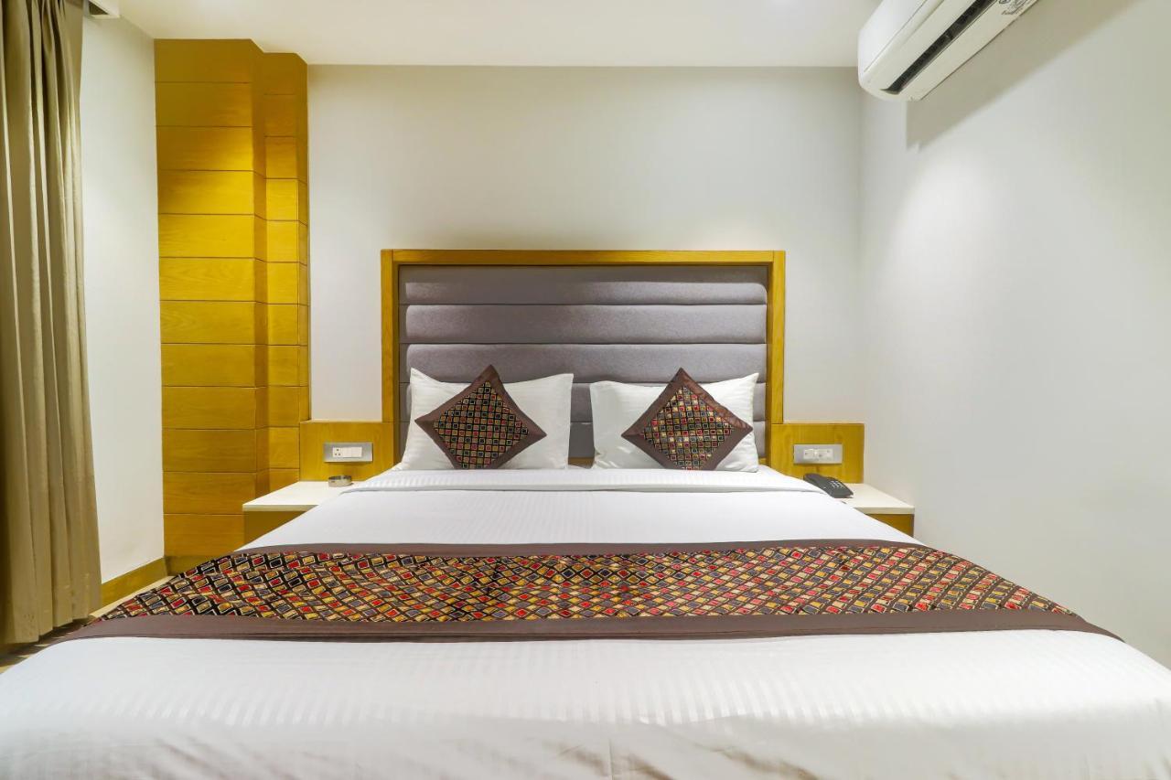 Hotel Bricks, Karol Bagh, New Delhi Luaran gambar